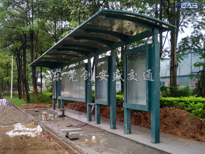 廣東東莞清溪PC耐力板公交站臺(tái)候車(chē)亭單面燈箱廣告牌