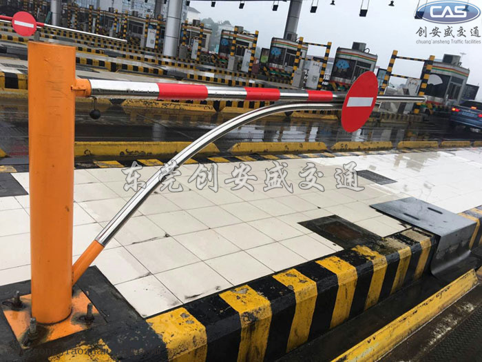 公路手動欄桿.jpg